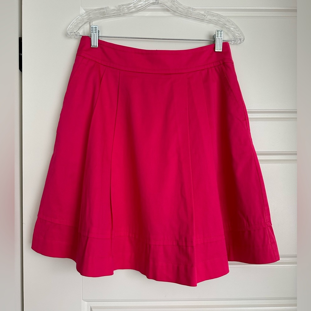 White House Black Market skirt in EUC!